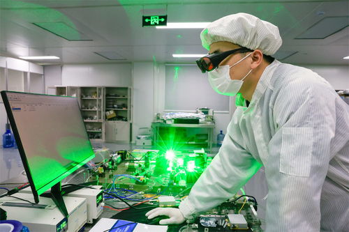 科創(chuàng)驅(qū)動發(fā)展 合肥廬陽經(jīng)開區(qū)企業(yè)研發(fā)技術(shù)領(lǐng)先的大功率超快固體激光器