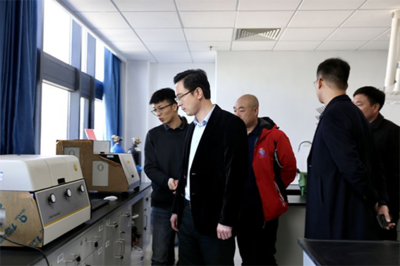 聚力產(chǎn)學(xué)研合作 點(diǎn)燃發(fā)展新引擎--龍山街道組織食品企業(yè)走進(jìn)齊魯工業(yè)大學(xué)開(kāi)展產(chǎn)學(xué)研合作及觀摩研討活動(dòng)